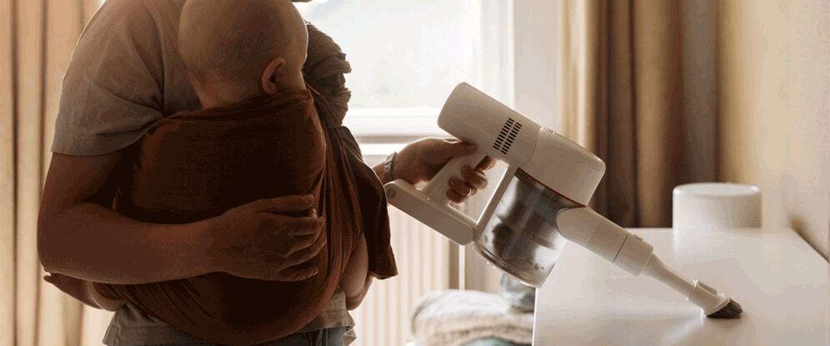 Charities Warn Against Hands-Free Feeding in Baby Slings